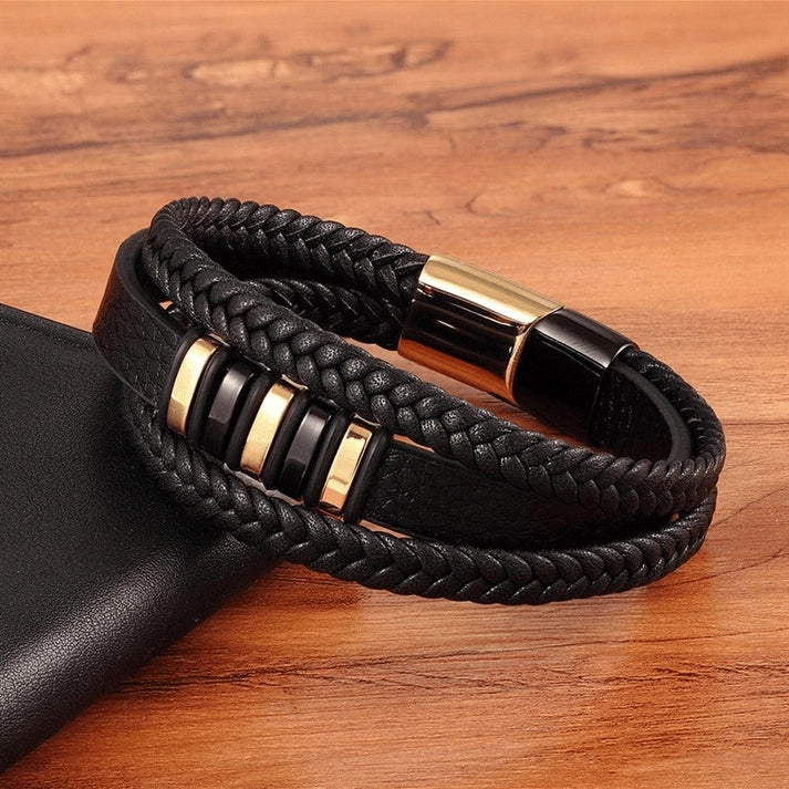 pulseira-de-couro-preta-salvatore-com-toque-minimalista-e-elegante