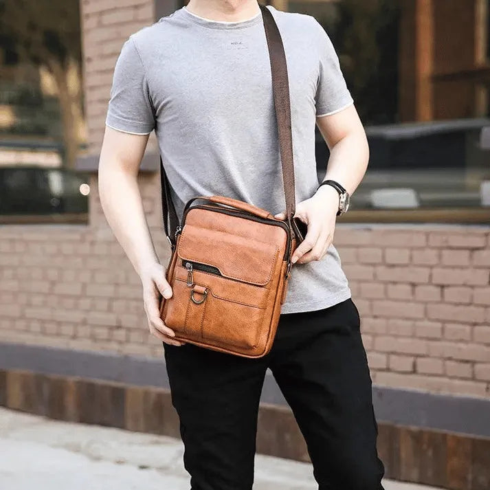 bolsa-de-couro-masculina-transversal-compacta-e-funcional