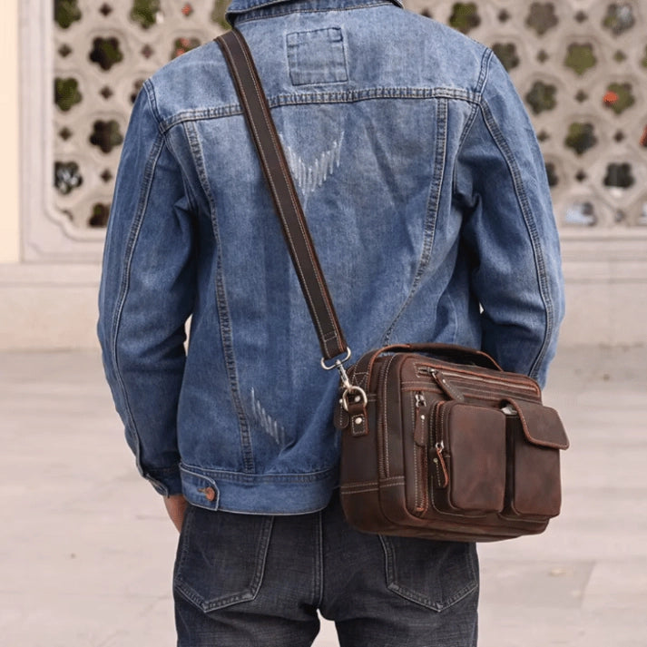 bolsa-de-couro-masculina-compacta-elegante-e-funcional