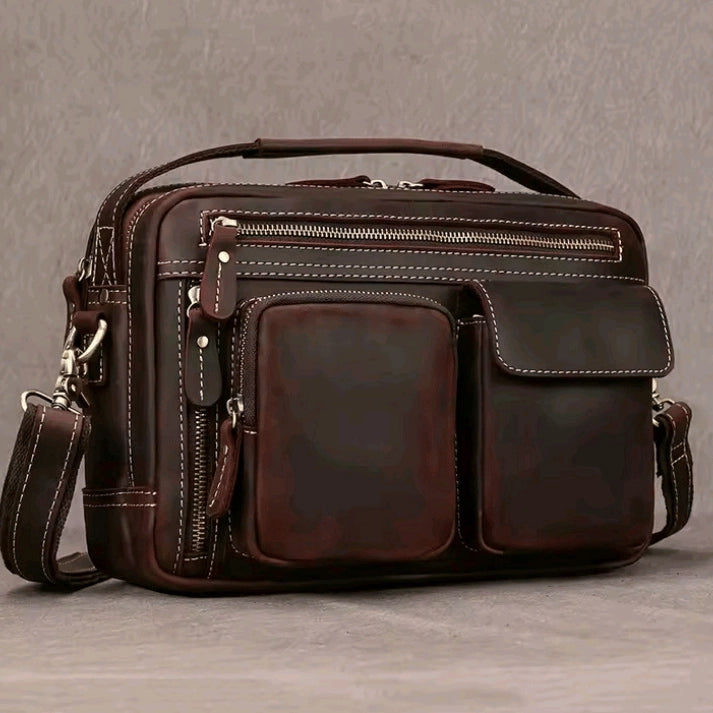 bolsa-de-couro-masculina-compacta-e-resistente-para-o-dia-a-dia