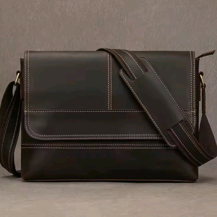 bolsa-de-couro-masculina-transversal-com-estilo-atemporal

