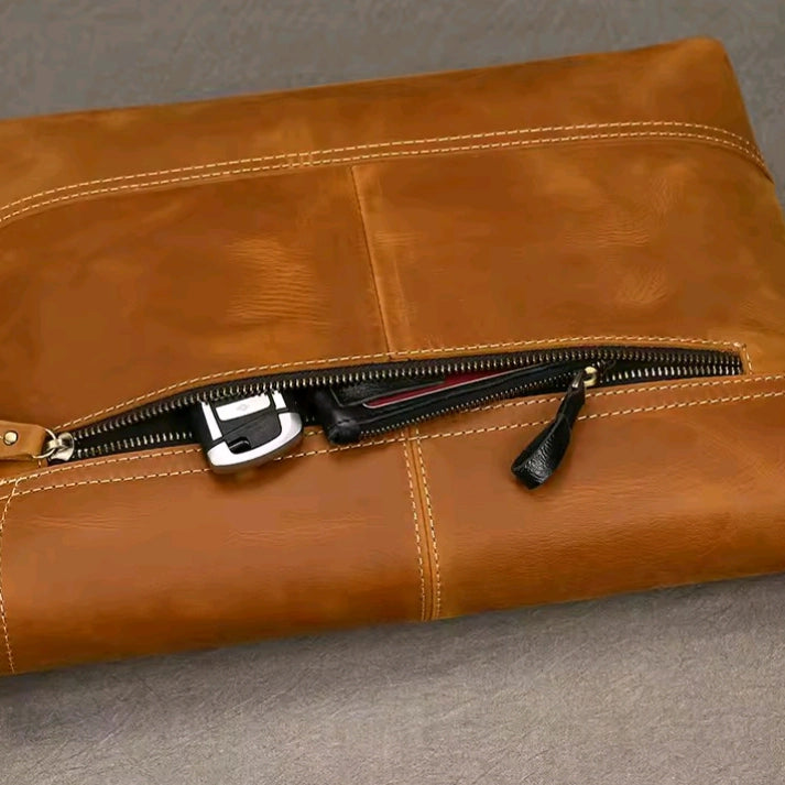 bolsa-de-couro-masculina-transversal-com-fecho-de-metal-elegante