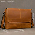 bolsa-de-couro-masculina-com-alça-transversal-e-textura-envelhecida