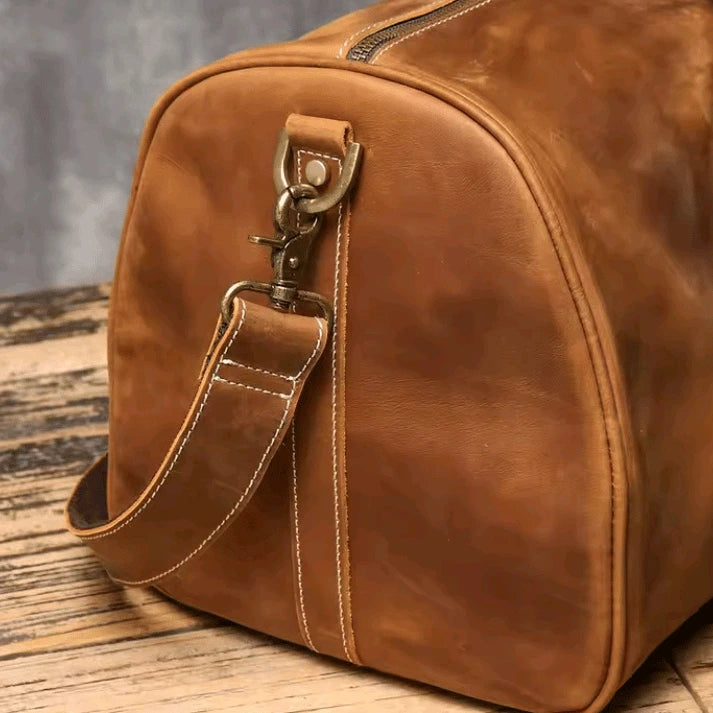 mala-de-couro-para-viagem-com-estilo-elegante-e-masculino