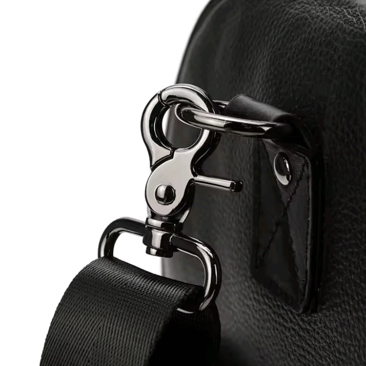 mala-de-viagem-em-couro-com-fechamento-seguro-e-acabamento-fino