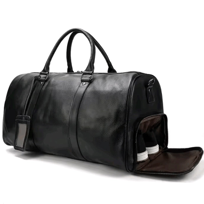 mala-de-viagem-em-couro-com-detalhes-refinados-e-textura-luxuosa