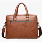 maleta-de-couro-savelli-com-design-slim-e-interno-acolchoado