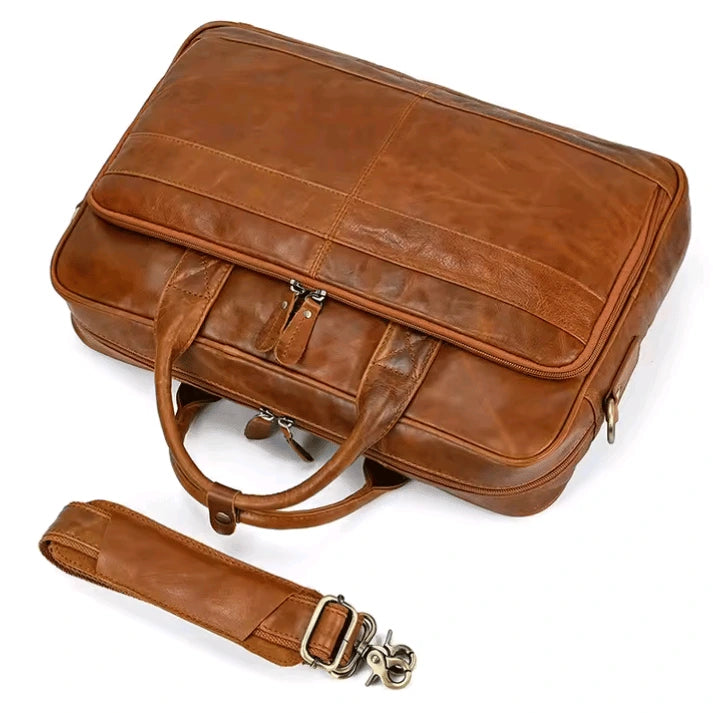 maleta-de-couro-para-notebook-com-fecho-magnético-e-detalhes-em-metal