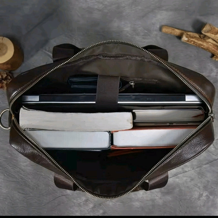 maleta-de-couro-para-notebook-com-design-moderno-e-alça-ajustável