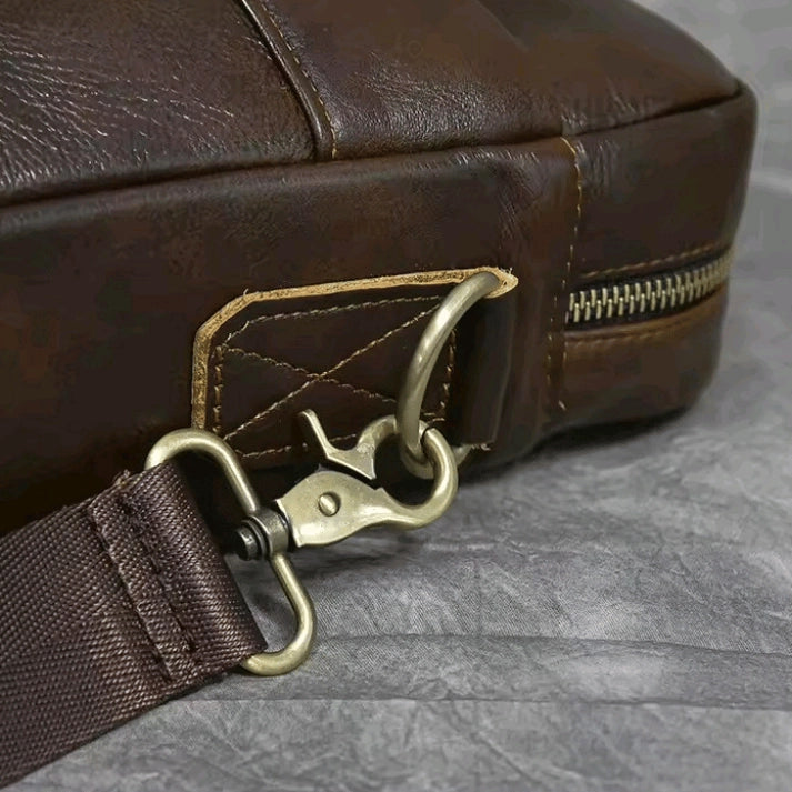 maleta-de-couro-crossbody-com-espaço-para-acessórios-e-documentos