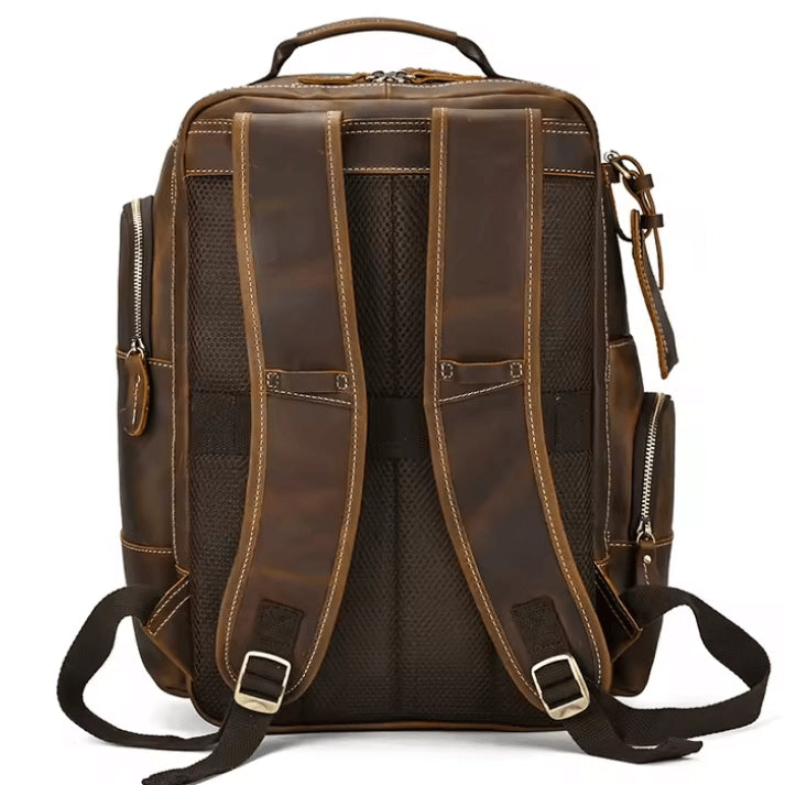 mochila-preta-de-couro-para-notebook-ate-16-polegadas-elegante

