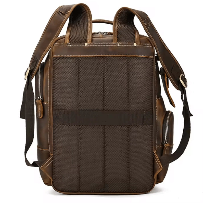 mochila-de-couro-para-notebook-16-pol-com-alcas-acolchoadas-e-design-elegante

