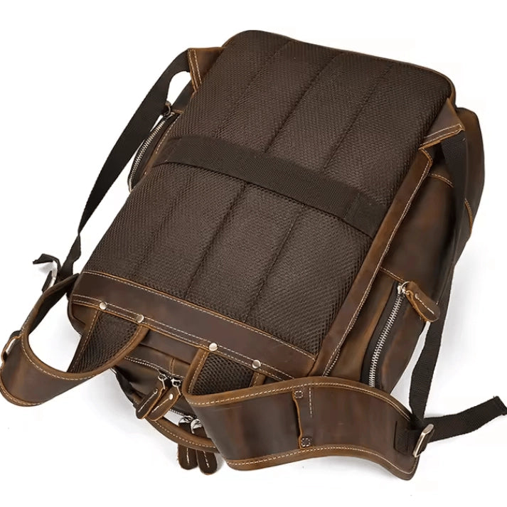mochila-masculina-de-couro-preta-com-compartimento-tecido-macio-e-resistente