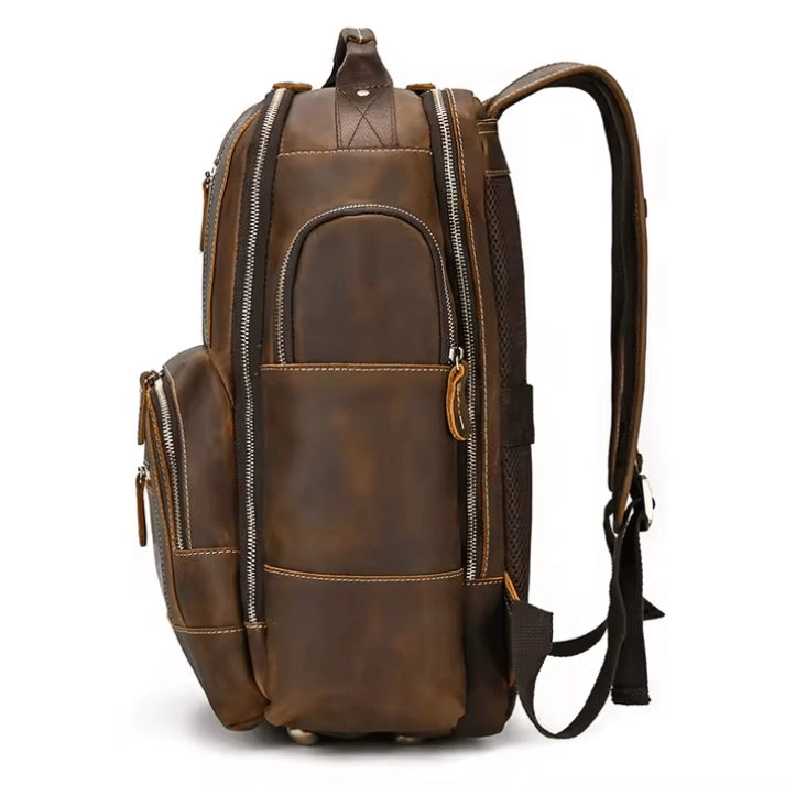 mochila-de-couro-com-interior-protegido-e-espaco-organizado-para-dispositivos
