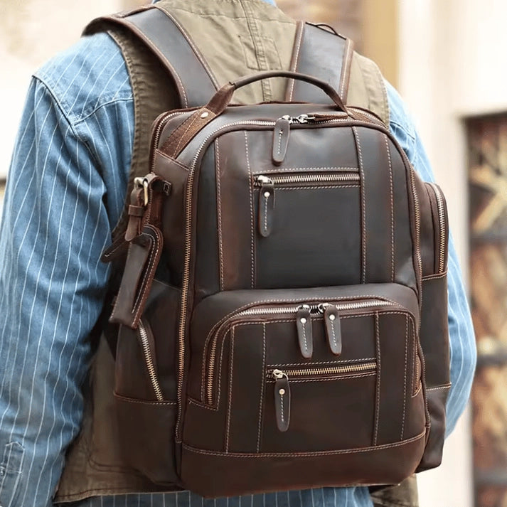 mochila-masculina-preta-executiva-de-couro-com-acabamento-fino