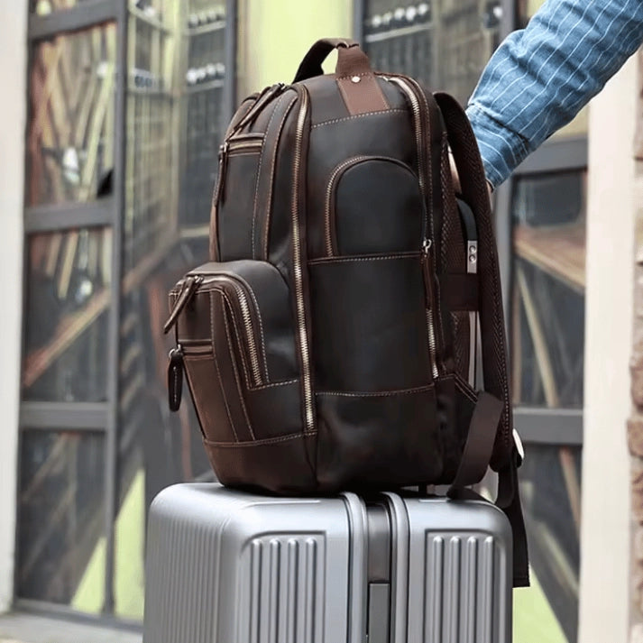 mochila-de-couro-genuino-preta-com-alcas-ergonomicas