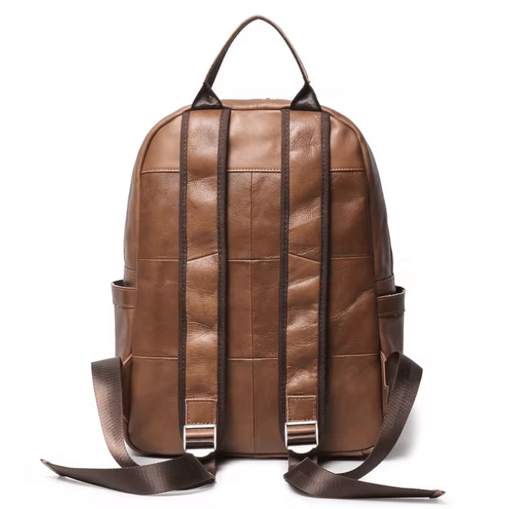 mochila-masculina-de-couro-preta-vintage-com-textura-natural