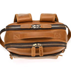 mochila-masculina-couro-com-design-simples-e-funcao-profissional