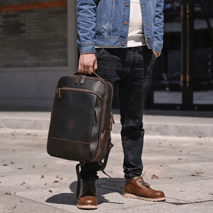 mochila-de-couro-legitimo-com-divisoria-para-notebook-e-estilo-executivo