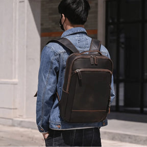 mochila-masculina-de-couro-para-notebook-com-acabamento-sofisticado