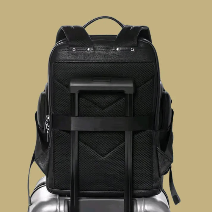 mochila-de-couro-legitimo-para-notebook-17-pol-com-tecnologia-usb
