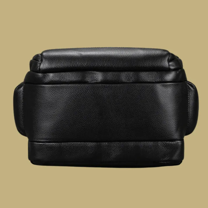 mochila-de-couro-legitimo-com-acesso-usb-e-protecao-para-notebook