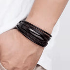 pulseira-de-couro-masculina-com-detalhes-sofisticados-e-minimalistas